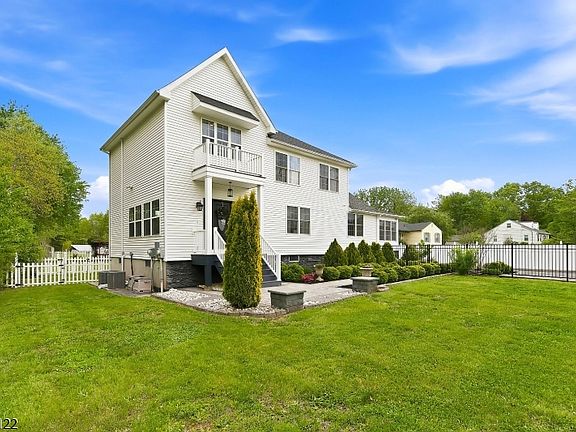 3rd image of 33 Weston Rd