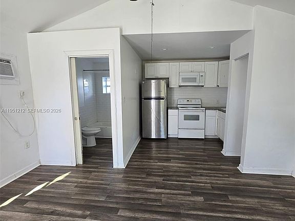 2nd image of 1189 N Tamiami Trl #1189L