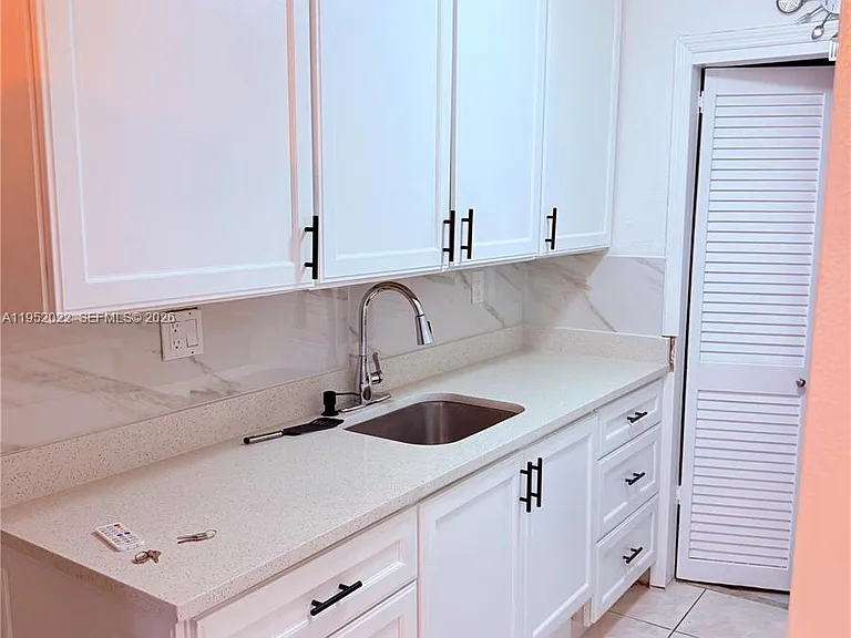 824 SW 12th Ct #826 — Photo 9