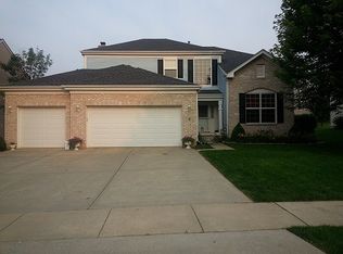 8 Waterton Dr, Streamwood, IL