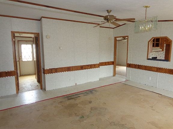 2nd image of 915 Lee St
