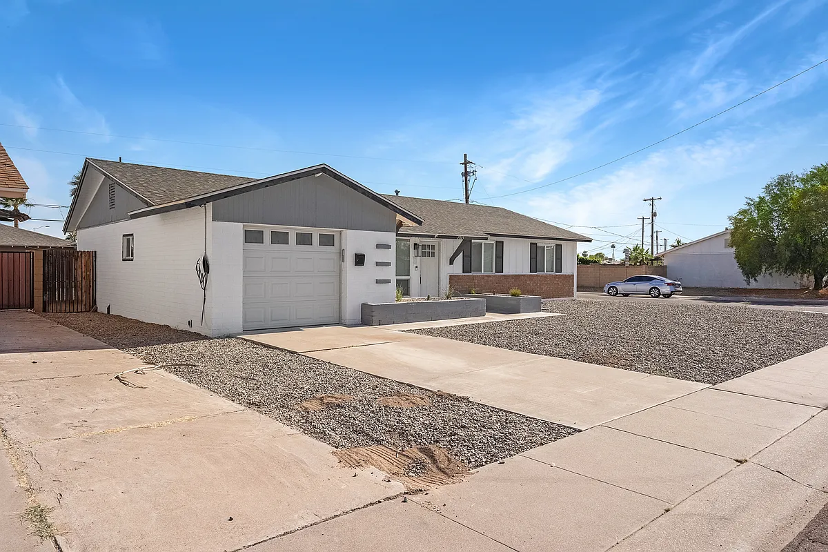 Building Photo - 7925 E Monte Vista Rd