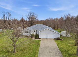 28 Lake Park Dr, Conneaut, OH 44030