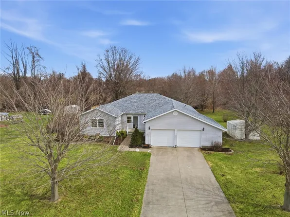 28 Lake Park Dr, Conneaut, OH 44030