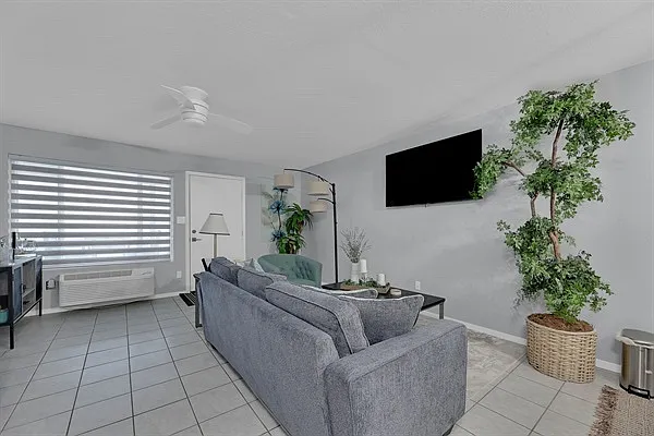200 W Kingfish St #E-102 — Photo 9