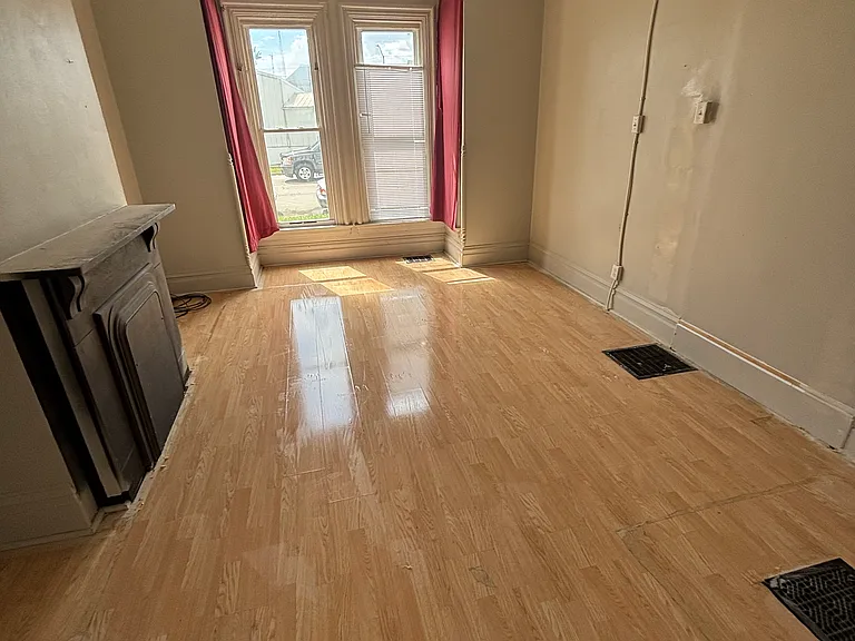 211 N 6th St #1 — Photo 2
