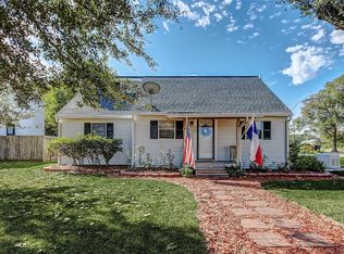 500 Stowell St, Anahuac, TX 77514