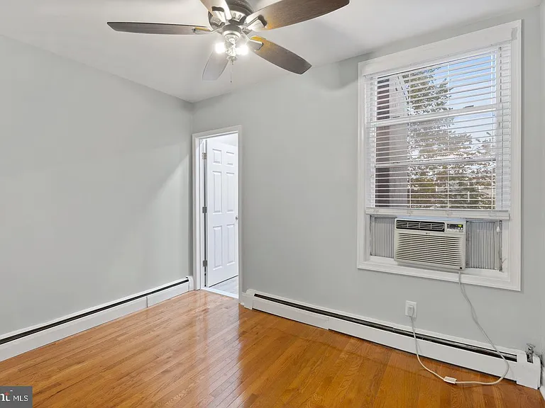 225 14th Pl NE — Photo 11