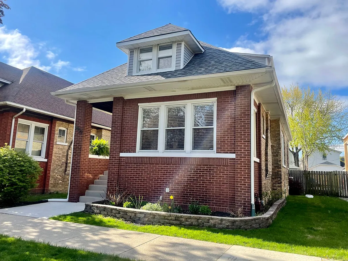 Building Photo - 5439 W Dakin St