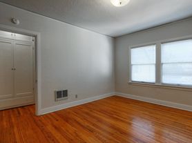 Queen Anne Apartments (Seva01)