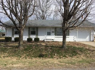 514 8th St, Carrollton, IL 62016