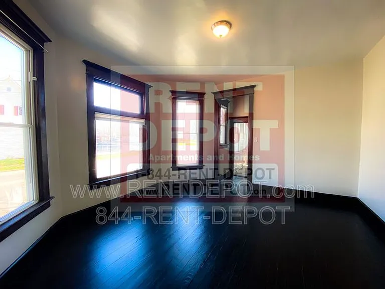 519 E Michigan St — Photo 10