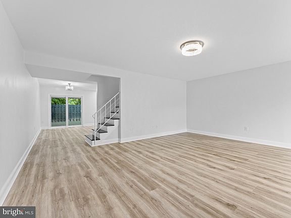 3rd image of 15 Raleigh Pl