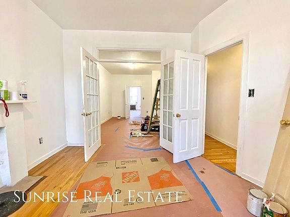 3rd image of 1111 Putnam Ave #3