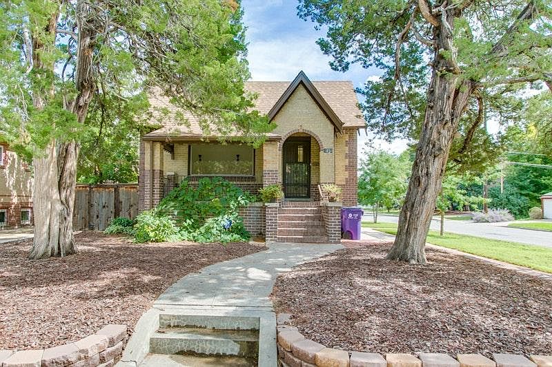 6 blocks from light rail, 3 blocks to Sloans Lake & new reta