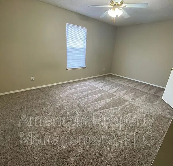 4714 NE Wisconsin St — Photo 17