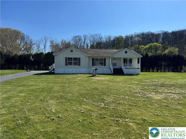 5421 Loftin Dr, Schnecksville, PA 18078