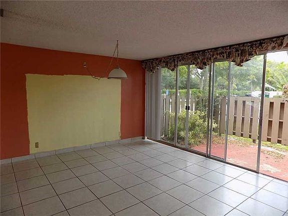 4th image of 829 NW 82nd Ave #8