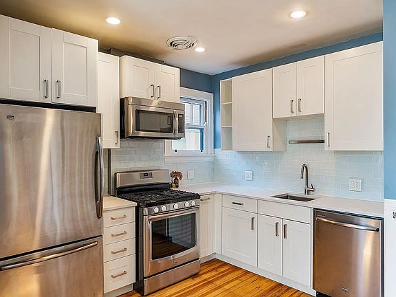 3rd image of 3624-3626 Stettinius Ave #2