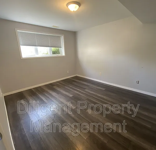 588 Howden St #5 — Photo 3