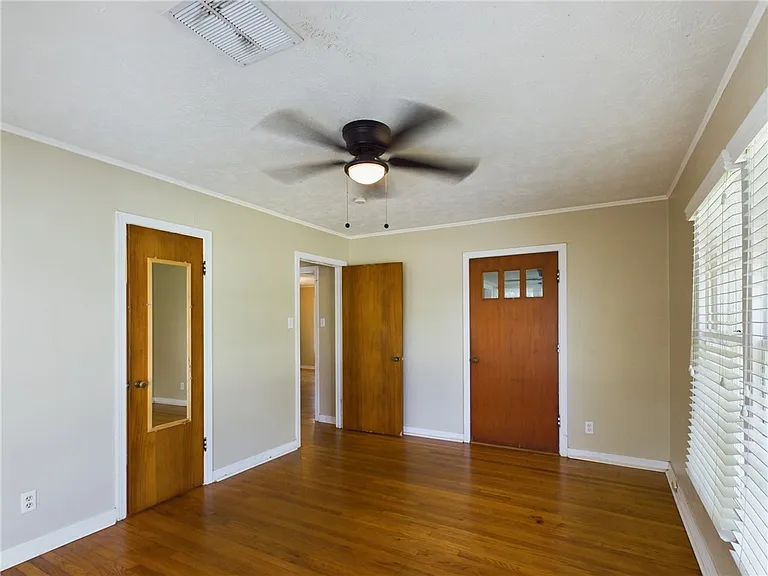 305 Bolton Ave — Photo 11