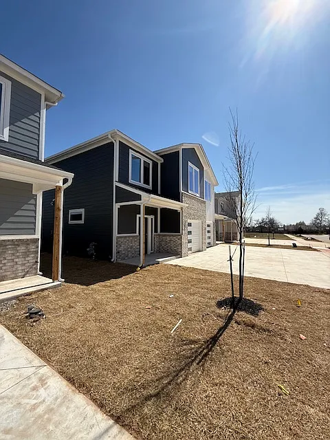 3 bed, 2.5 bath, 1700 sqft, $2,000 — Photo 3