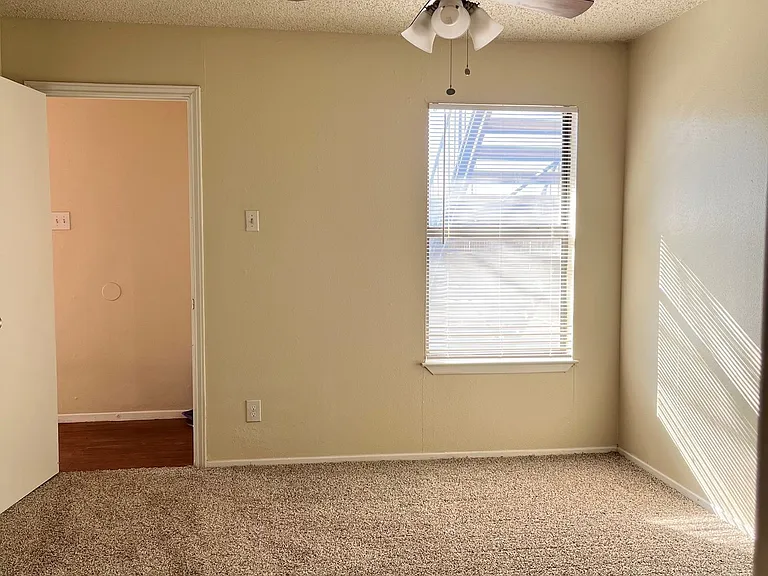 Bentwood Apartments — Photo 44
