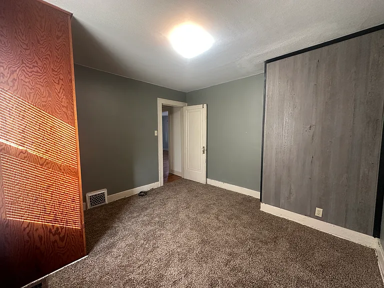 136 E Woodside St — Photo 7