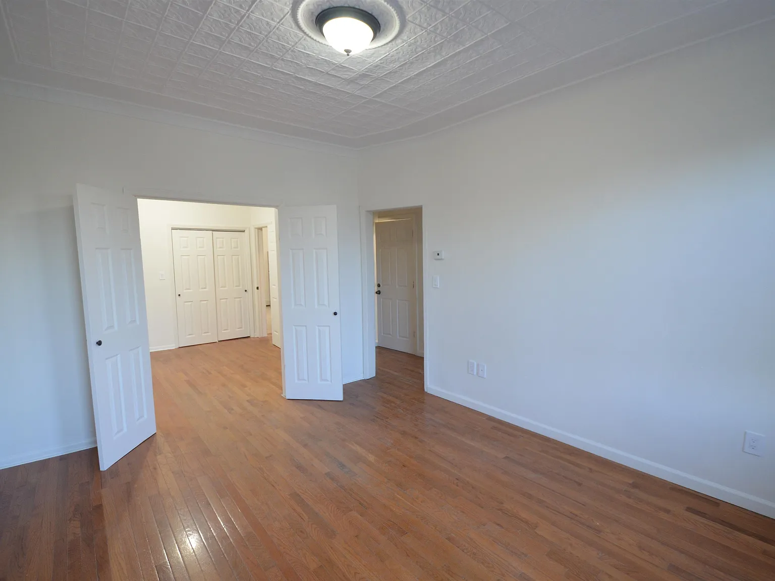3 bed, 1.0 bath, $2,200 — Photo 4