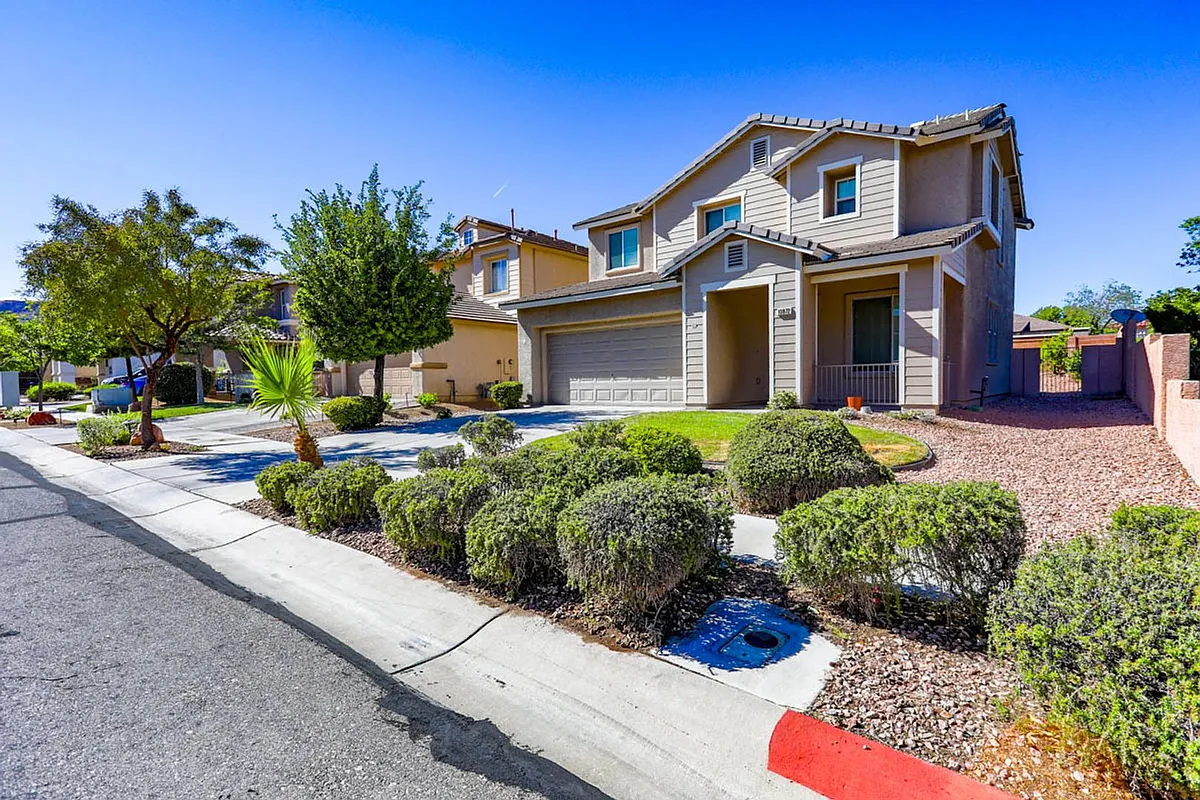 Building Photo - 10872 Wallflower Ave