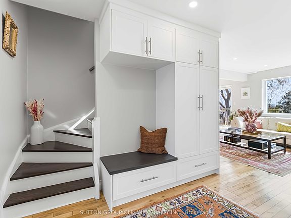 3rd image of 2811 Constable Rd