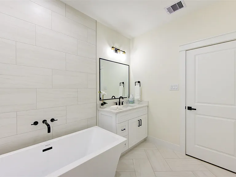 3406 Garapan St #B — Photo 21