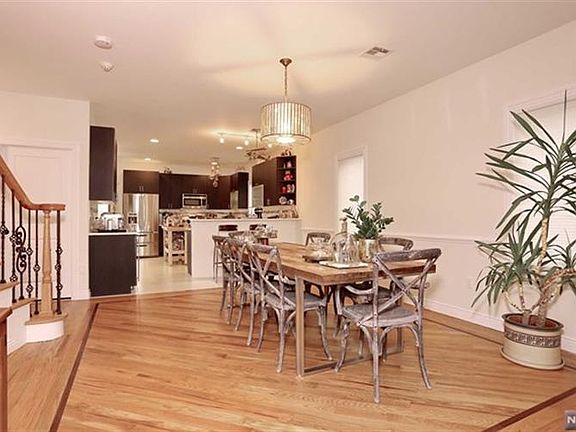 4th image of 373 Greenmount Ave #373