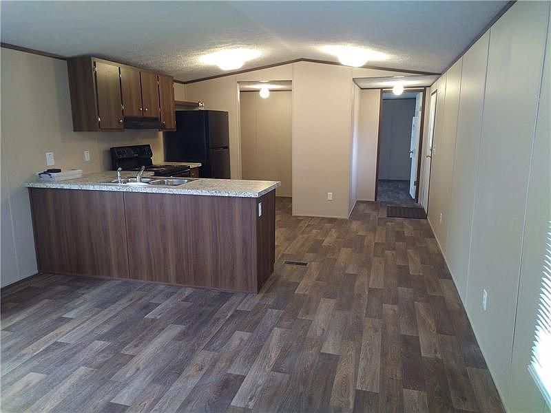 2nd image of 2725 SE Carroll St