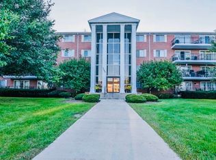 1060 N Farnsworth Ave APT 1408, Aurora, IL 60505