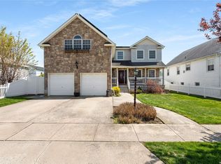 55 Ostend Rd, Island Park, NY 11558