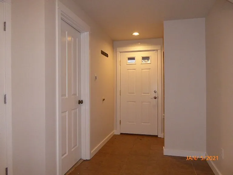 6415 9th Ave NE #D — Photo 3
