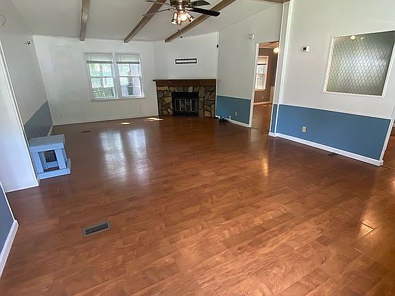2nd image of 300 Grapevine Rd