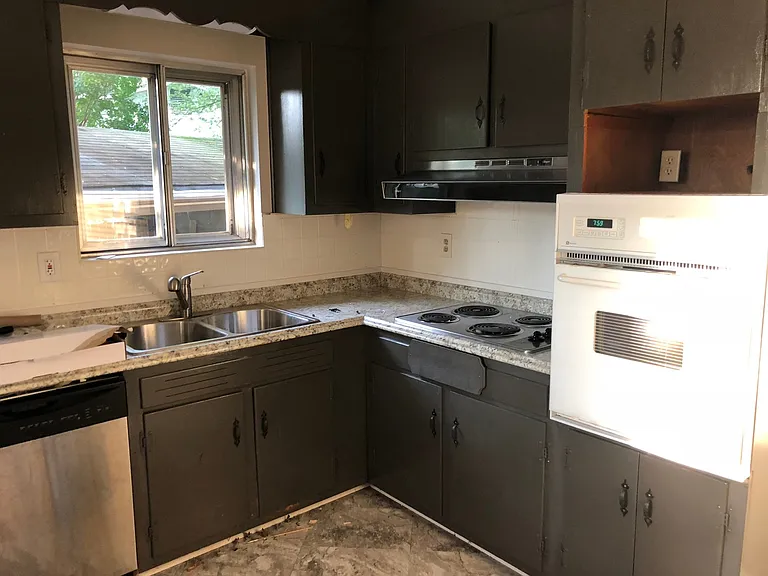 2605 Dexter Ln — Photo 5