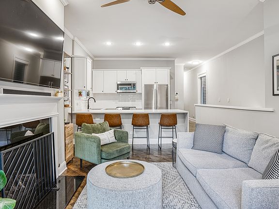 4th image of 2649 N Southport Ave APT 1
