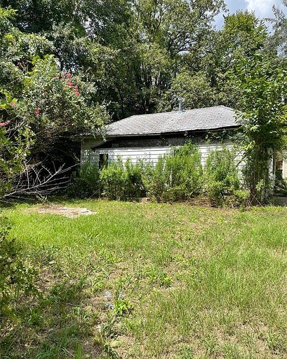 2nd image of 1008 Main St