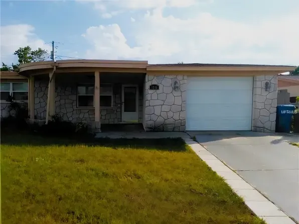 3916 Cedarwood Dr, Holiday, FL 34691
