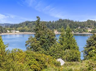 71 E Barbary Dr, Grapeview, WA 98546