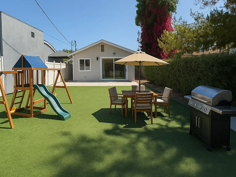 20243 Lassen St — Photo 19