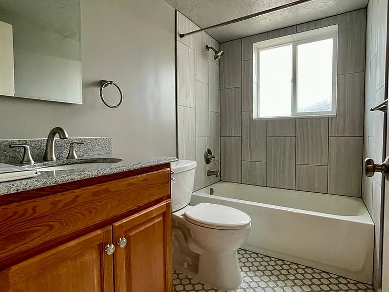301 W Center St — Photo 14