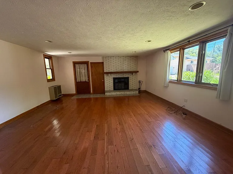 7101 Reynolds Rd — Photo 11