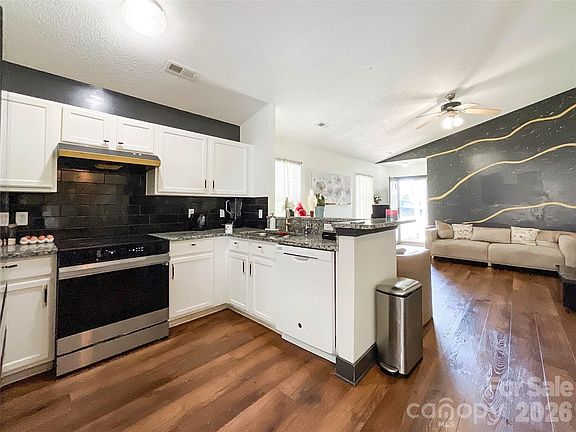 4th image of 12151 Stewarts Crossing Dr