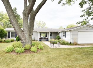 W294N5519 Merton Ave, Hartland, WI 53029