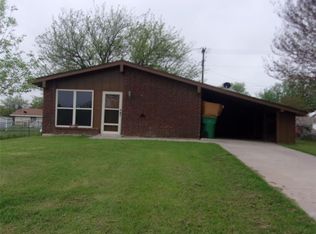 702 Decatur St, Bowie, TX 76230