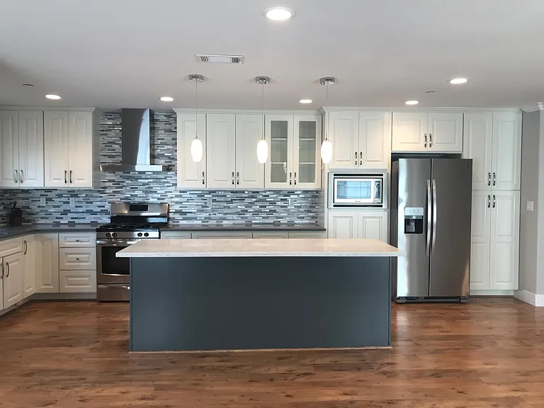 218 Bradford Dr — Photo 3